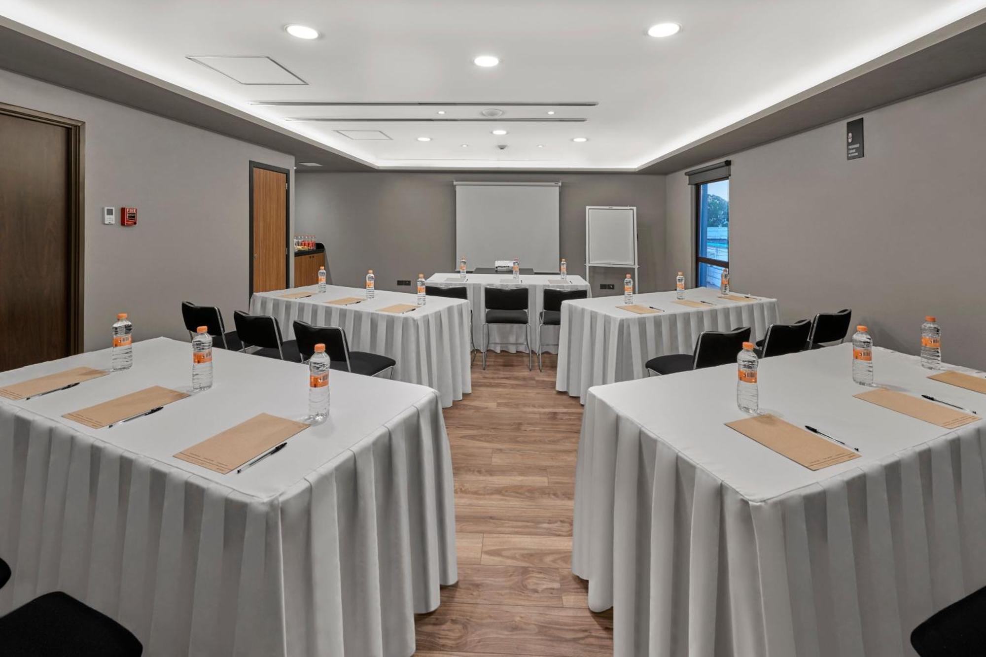 City Express Plus By Marriott Leon Centro De Convenciones Esterno foto