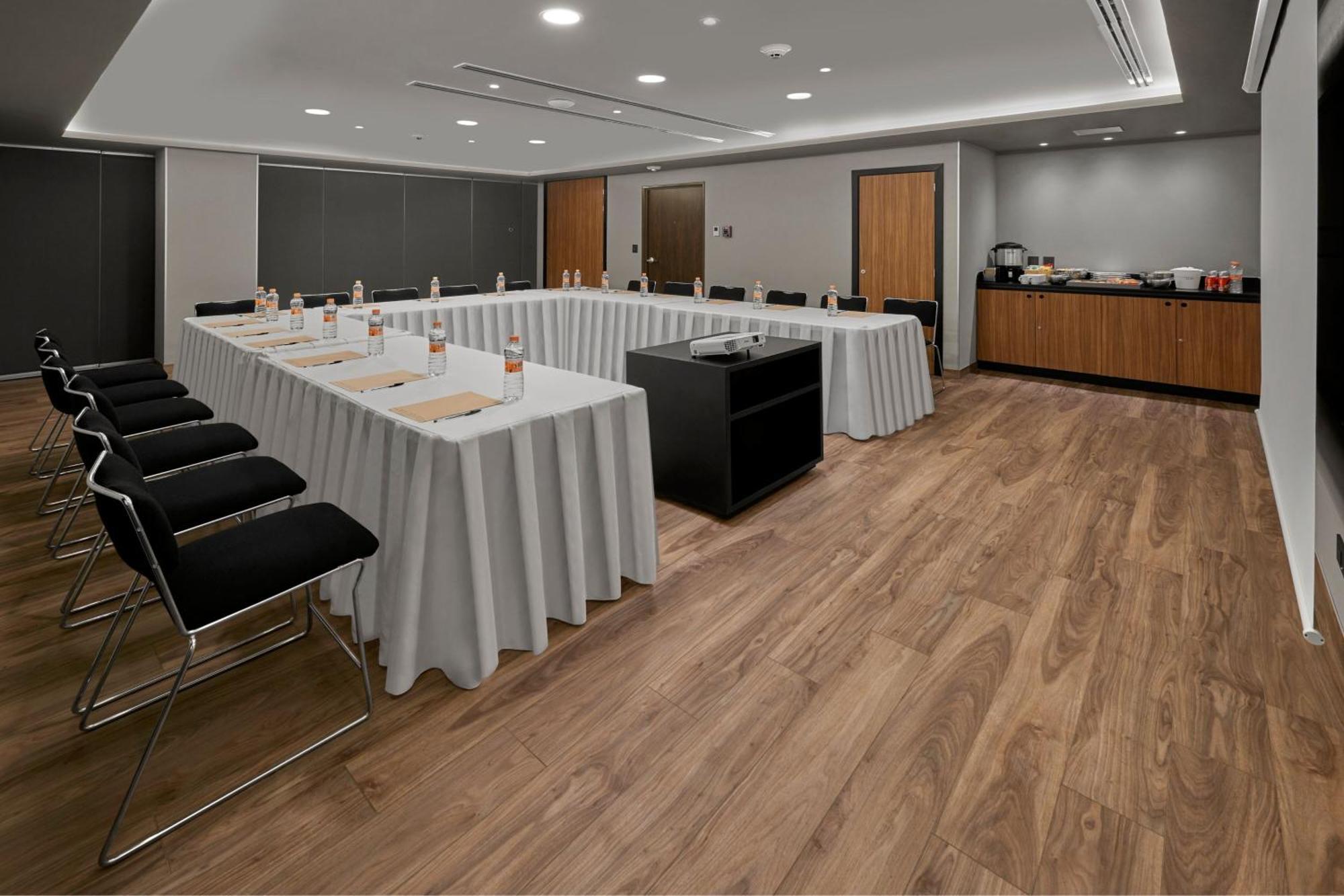 City Express Plus By Marriott Leon Centro De Convenciones Esterno foto