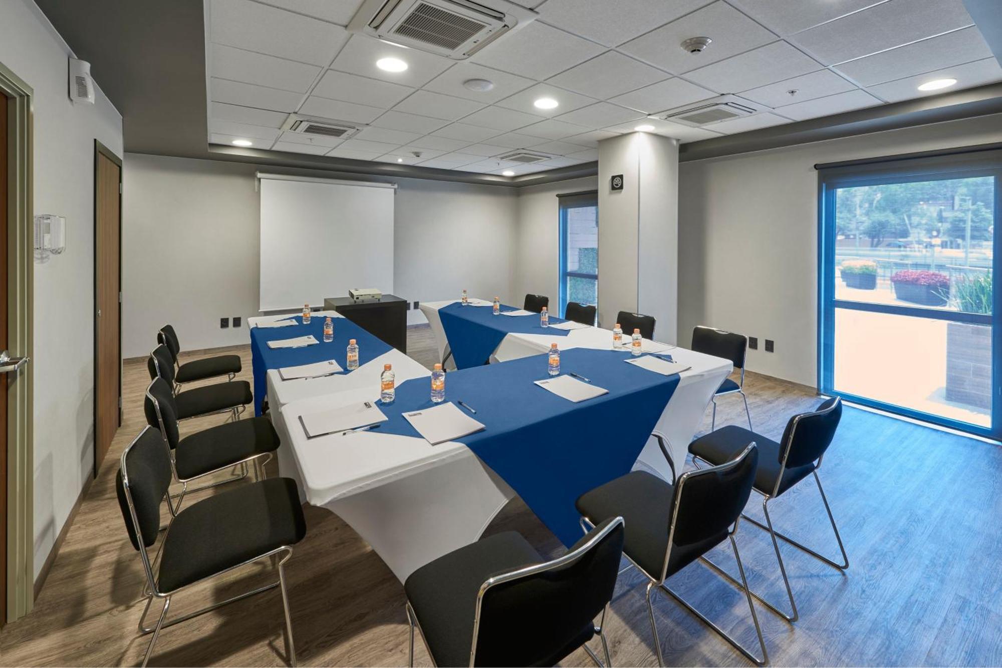 City Express Plus By Marriott Leon Centro De Convenciones Esterno foto