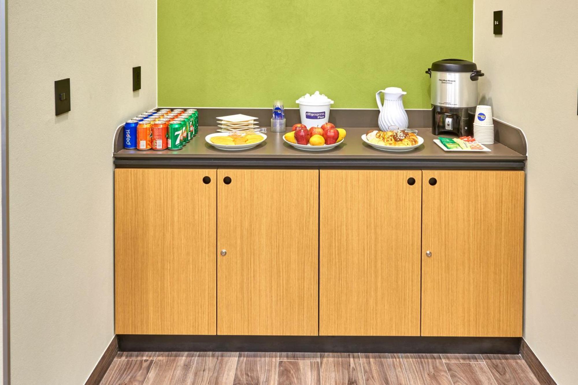 City Express Plus By Marriott Leon Centro De Convenciones Esterno foto