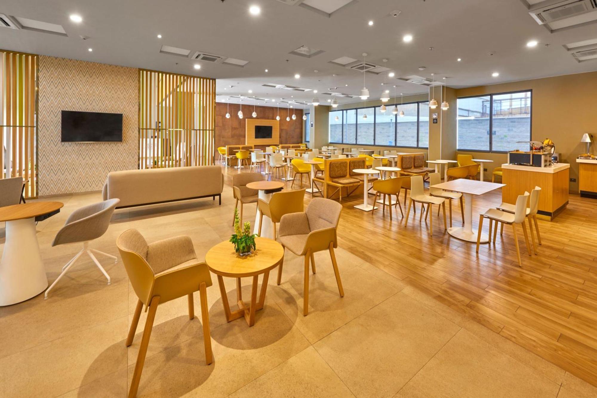 City Express Plus By Marriott Leon Centro De Convenciones Esterno foto