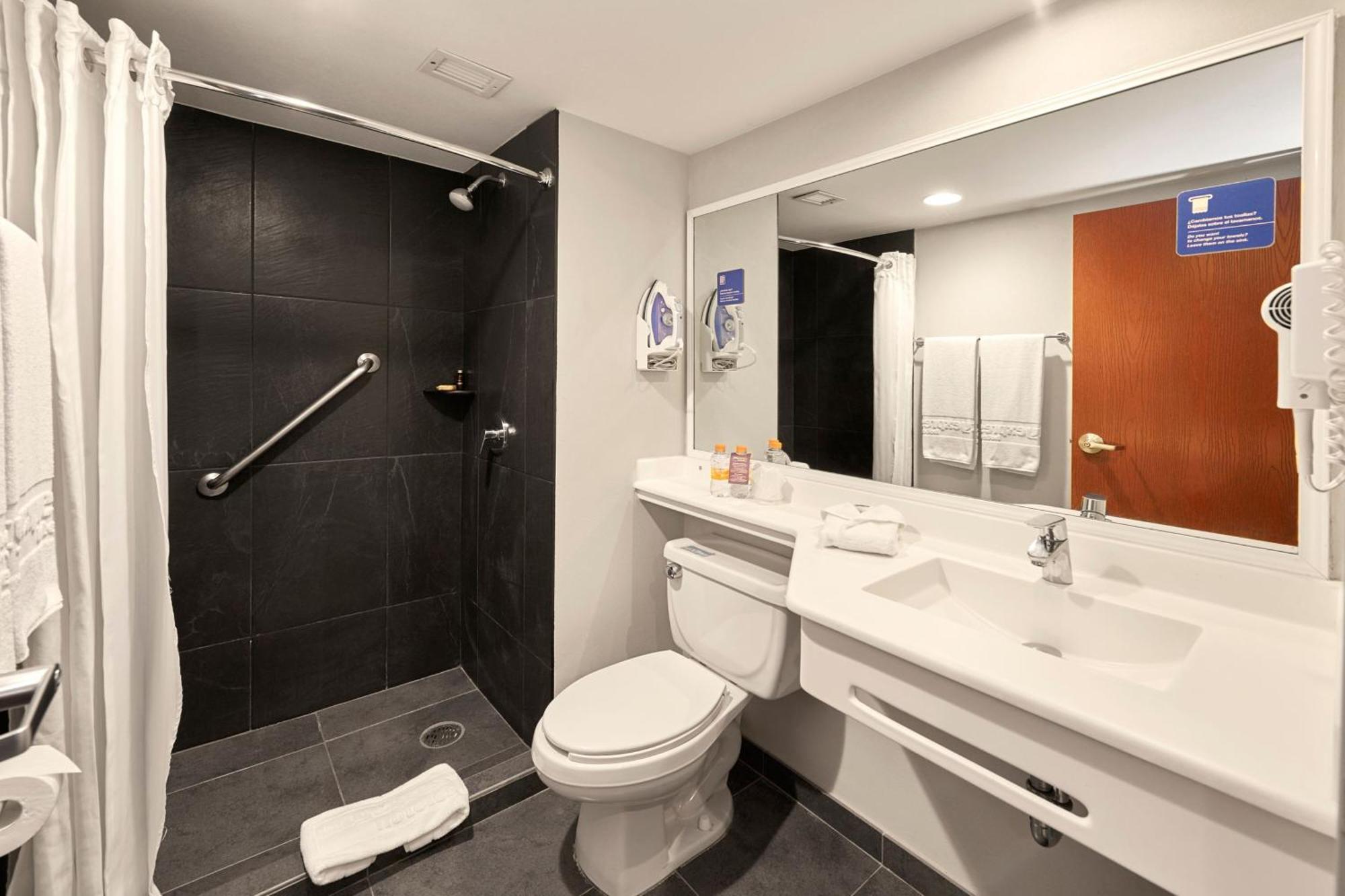 City Express Plus By Marriott Leon Centro De Convenciones Esterno foto