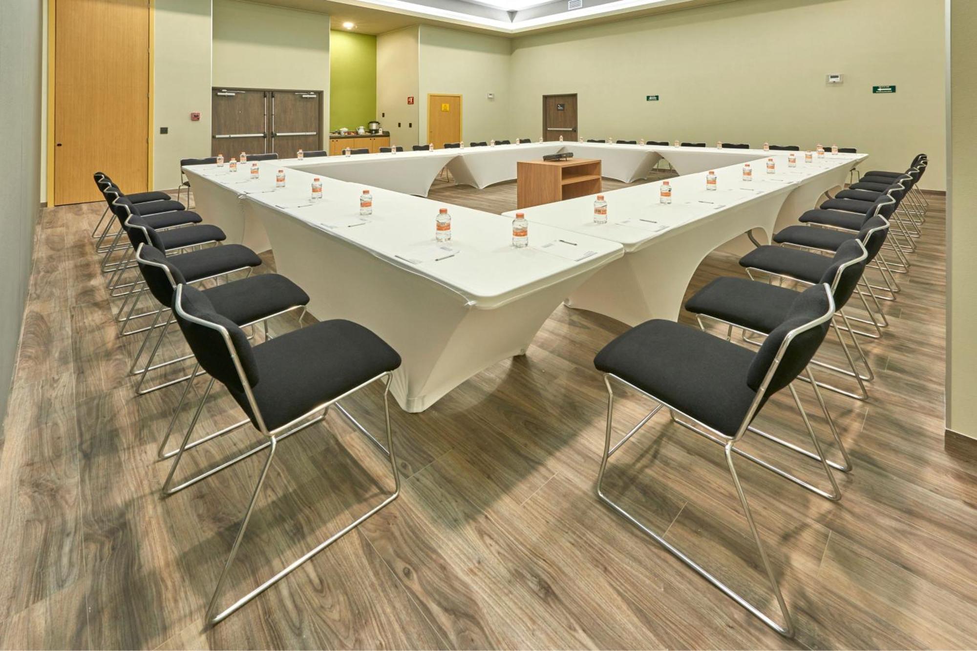 City Express Plus By Marriott Leon Centro De Convenciones Esterno foto