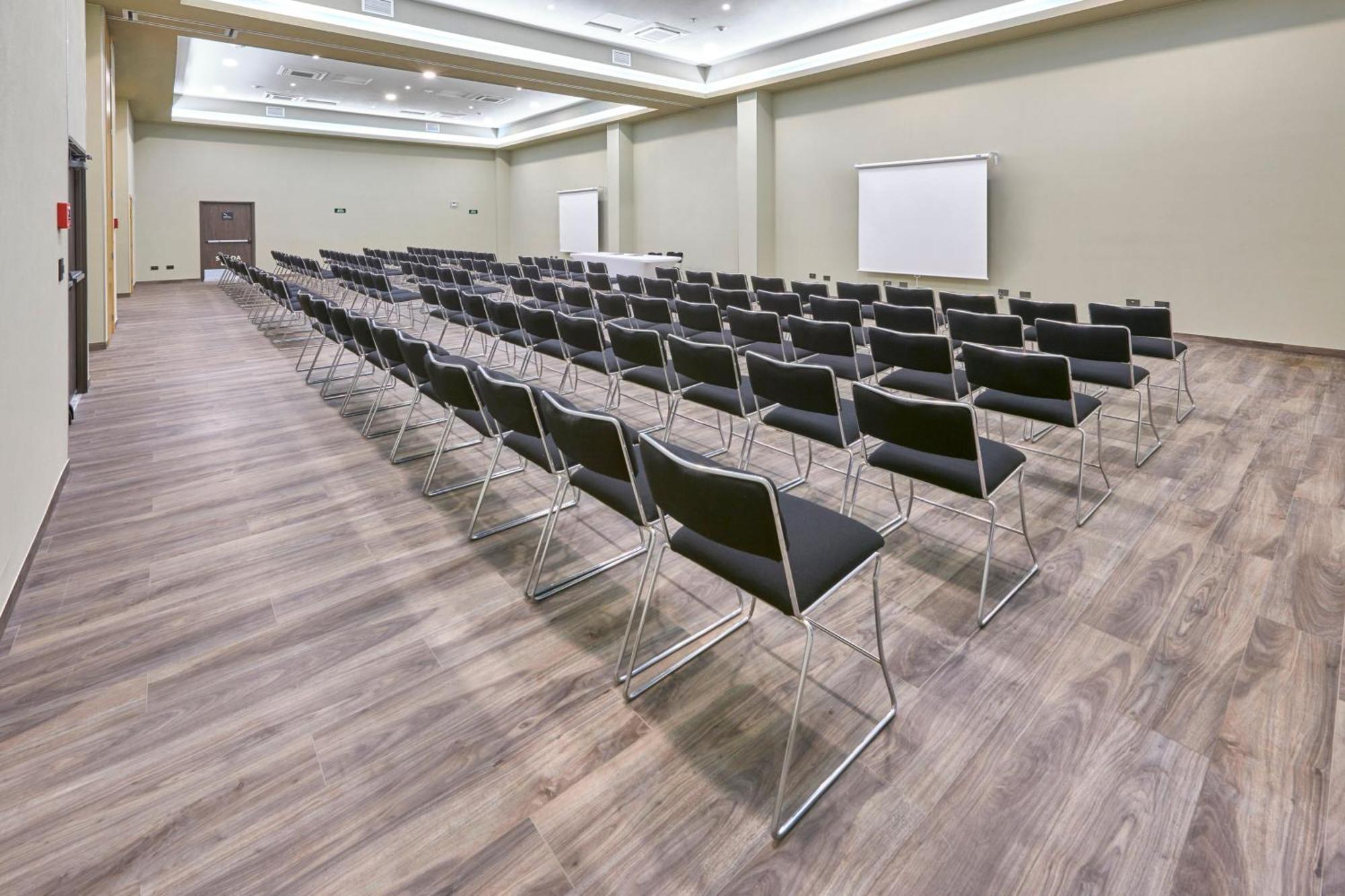 City Express Plus By Marriott Leon Centro De Convenciones Esterno foto